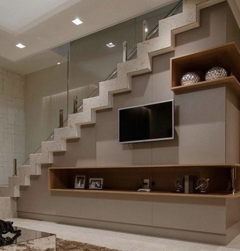 trang tri tu gam cau thang